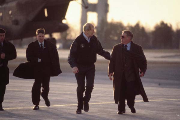 James Cromwell et Bruce McGill dans The Sum of All Fears (2002)