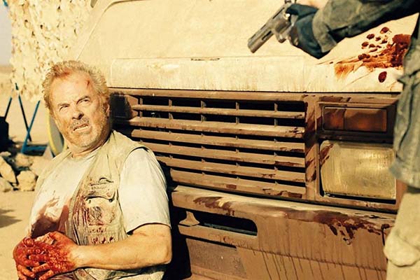 Jay Benedict dans Hostile (2017)