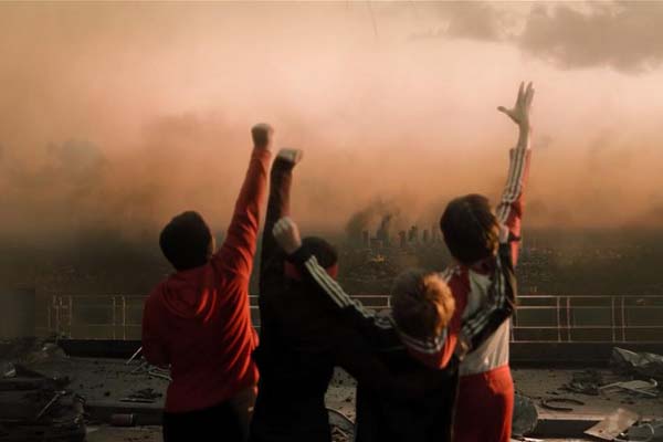 Benjamin Flores Jr., Jack Gore, Miya Cech, et Alessio Scalzotto dans Rim of the World (2019)