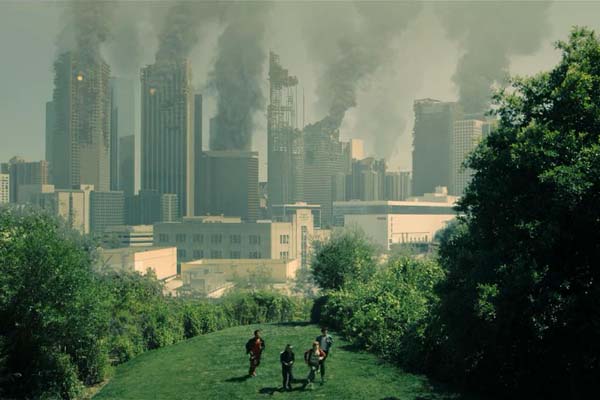 Benjamin Flores Jr., Jack Gore, Miya Cech, et Alessio Scalzotto dans Rim of the World (2019)