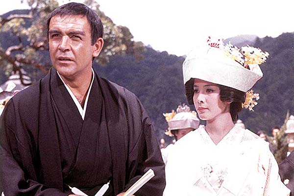 Sean Connery et Mie Hama dans You Only Live Twice (1967)