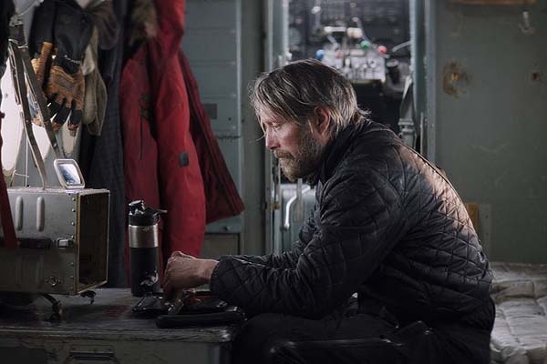 Mads Mikkelsen dans Arctic (2018)