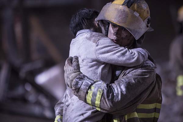 As the Light Goes Out (2014)