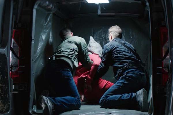 Clemens Schick, Jella Haase et Max von der Groeben dans Kidnapping Stella (2019)