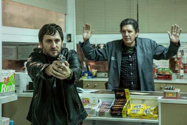 Antonio Dechent et Raúl Arévalo dans El aviso (2018)