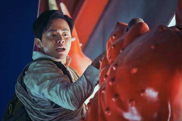 Jo Jung-suk dans Exit (2019)