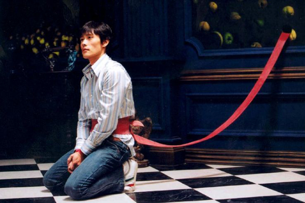 Lee Byung-hun dans Three... Extremes (2004)