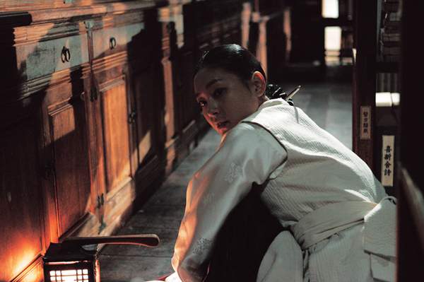 Shadows in the Palace (2007)