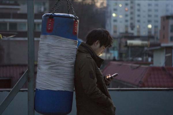 Lee Joo-seung dans Socialphobia (2015)