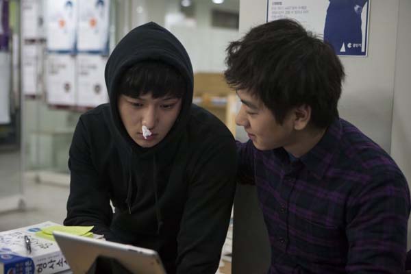 Byun Yo-han et Lee Joo-seung dans Socialphobia (2015)