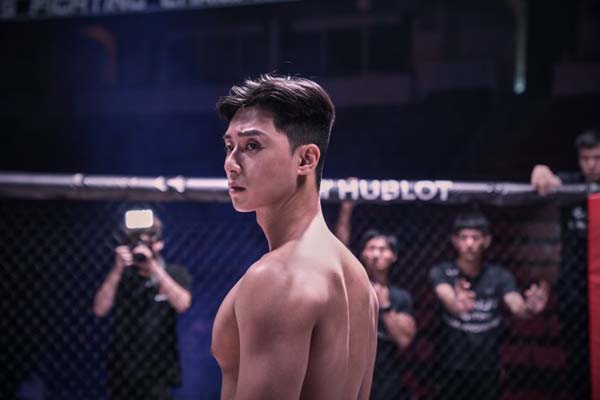 Park Seo-joon dans The Divine Fury (2019)