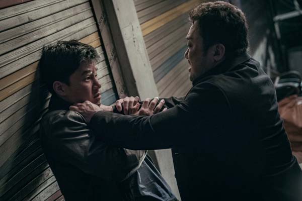 Kim Mu-yeol et Ma Dong-seok dans The Gangster, The Cop, The Devil (2019)