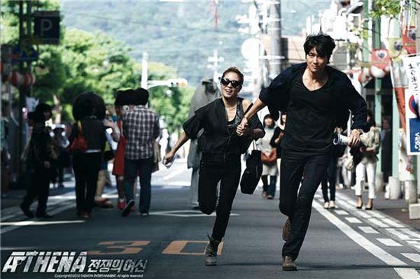 Jung Woo-sung et Soo Ae dans Athena: Goddess of War (2010)