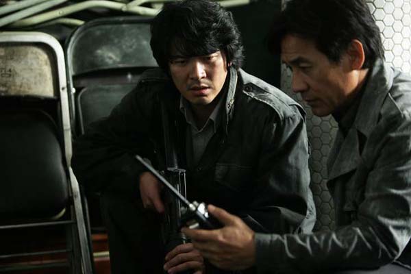 Ahn Sung-ki et Kim Sang-kyung dans May 18 (2007)