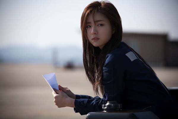Shin Se-kyung dans R2B: Return to Base (2012)
