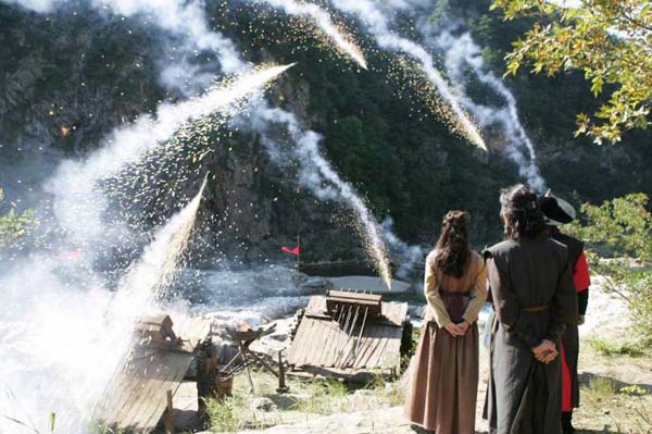 Jung Jae-young et Han Eun-jung dans The Divine Weapon (2008)