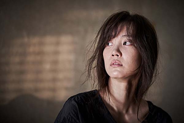 Shin Hyun-bin dans Beasts Clawing at Straws (2020)