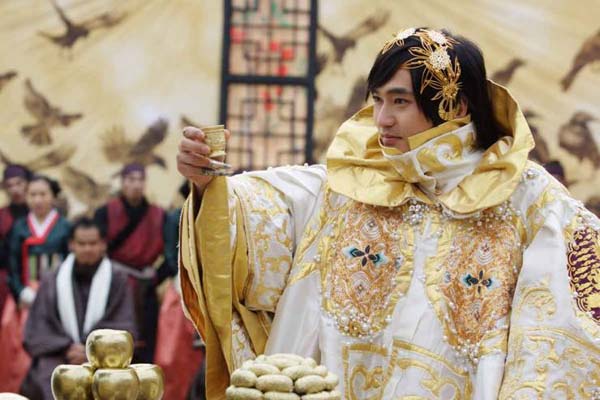 Kim Suk Hoon dans The Accidental Gangster and the Mistaken Courtesan (2008)