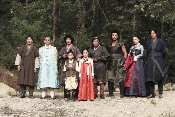 Cha Tae-hyun, Oh Ji-ho, Min Hyo-rin, Lee Chae-young, Sung Dong-il, Ko Chang-seok, Shin Jung-geun, Chun Bo-geun, Kim Hyang-gi et Song Jong-ho dans The Grand Heist (2012)