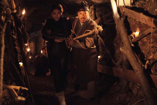 Min Hyo-rin et Cha Tae-hyun dans The Grand Heist (2012)