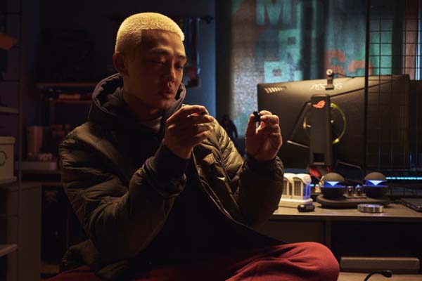 Yoo Ah-in dans #Alive (2020)