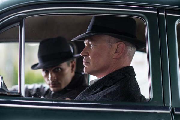 Neal McDonough dans Project Blue Book (2019)