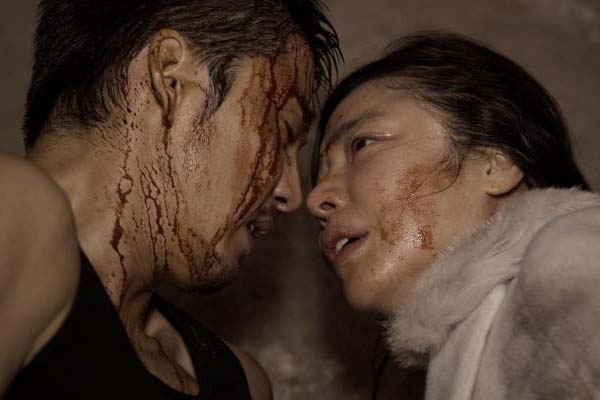 Yoon Kye-sang et Kim Gyu-ri dans Poongsan (2011)