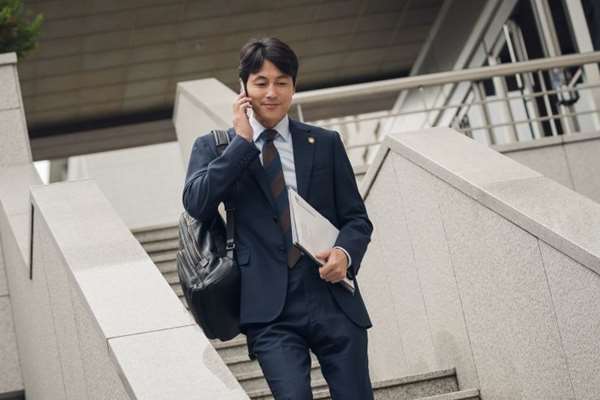 Jung Woo-sung dans Innocent Witness (2019)
