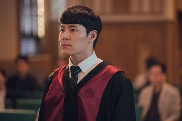 Lee Kyu-hyung dans Innocent Witness (2019)