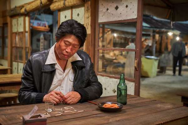 Yoo Hae-jin dans Mal-Mo-E: The Secret Mission (2019)