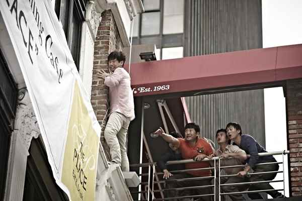 Shin Ha-kyun dans Running Man (2013)