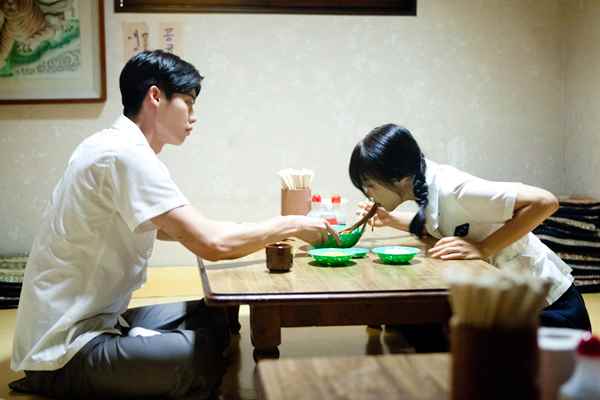 Lee Se-young & Lee Jong-suk dans Hot Young Bloods (2014)