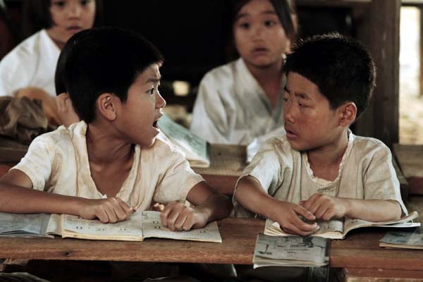 Uhm Ji-seong et Jang Dae-woong dans Ode to My Father (2014)