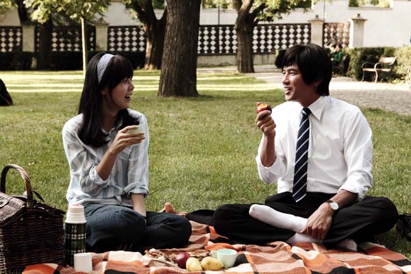 Yunjin Kim et Hwang Jung-min dans Ode to My Father (2014)