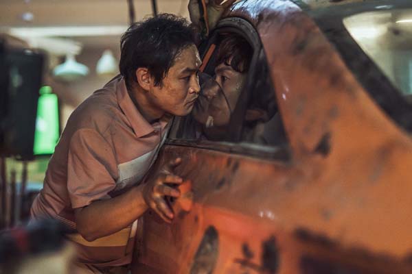 Kim Sung-kyun dans Sinkhole (2021)