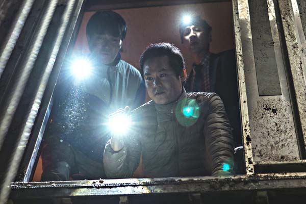 Kim Sung-kyun dans Sinkhole (2021)