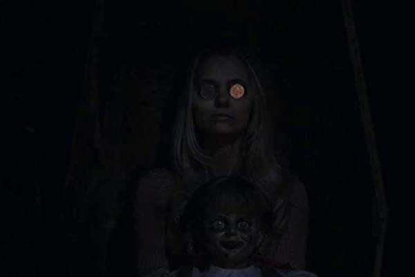 Madison Iseman dans "Annabelle Comes Home" (2019)