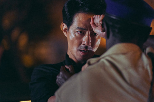 Jo In-sung dans Escape from Mogadishu (2021)