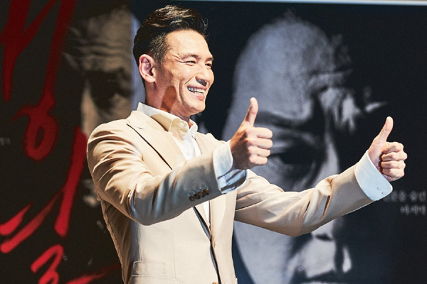 Hwang Jung-min dans Hostage: Missing Celebrity (2021)