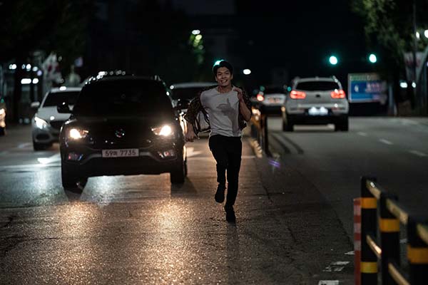 Wi Ha-joon dans Midnight (2021).