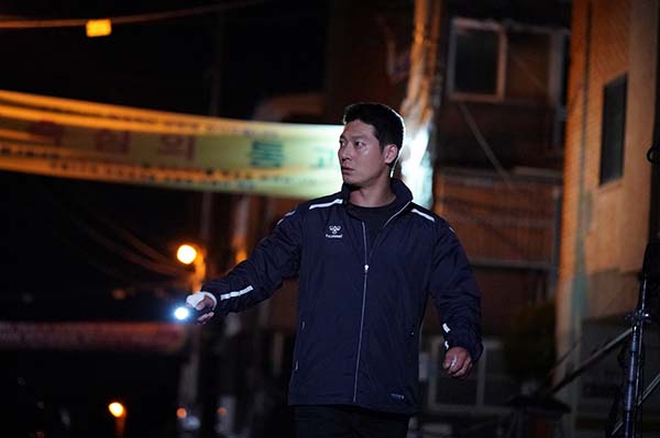 Park Hoon dans Midnight (2021).