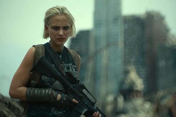 Nora Arnezeder dans Army of the Dead (2021)