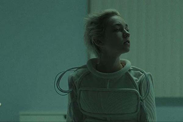 Julia Sarah Stone dans Come True (2020)