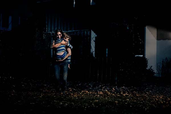 Dilan Gwyn dans The Evil Next Door (2020)