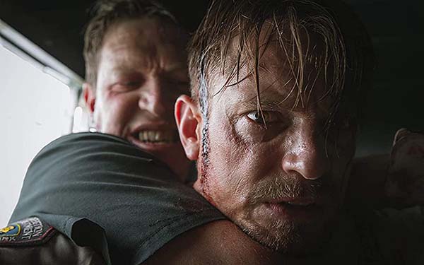 Sam Spruell et Joel Kinnaman dans The Informer (2019)