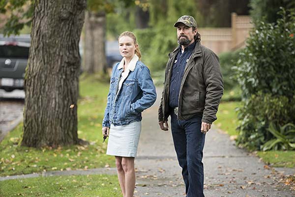 John Travolta et Kate Bosworth dans Life on the Line (2015)