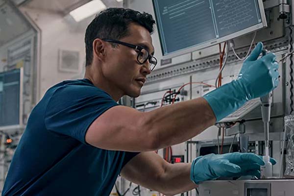 Daniel Dae Kim dans Stowaway (2021)