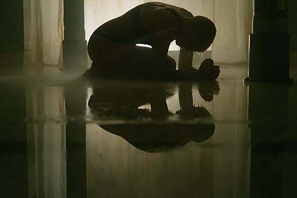 Kristen Stewart dans Underwater (2020)