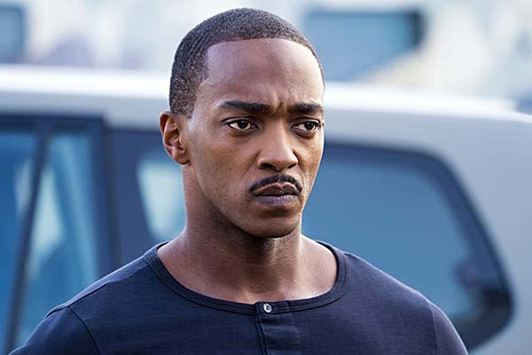 Anthony Mackie dans Outside the Wire (2021)
