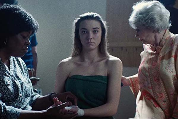 Earnestine Phillips et Nicole Brydon Bloom dans 1BR (2019)